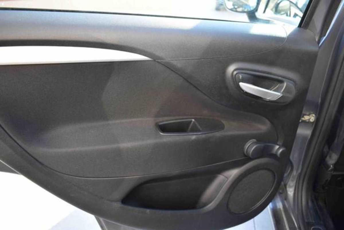 Fiat Punto 1.4 8V 5 porte Natural Power Lounge (10)