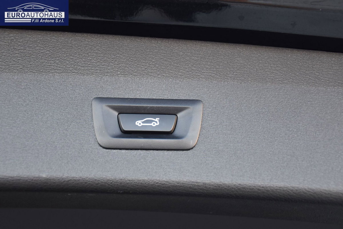 BMW X1 sDrive18d Business Advantage (16)