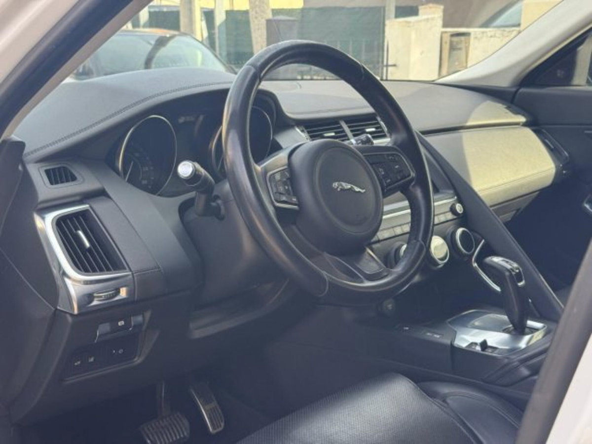 Jaguar E-Pace 2.0D 150 CV AWD aut. R-Dynamic S (10)