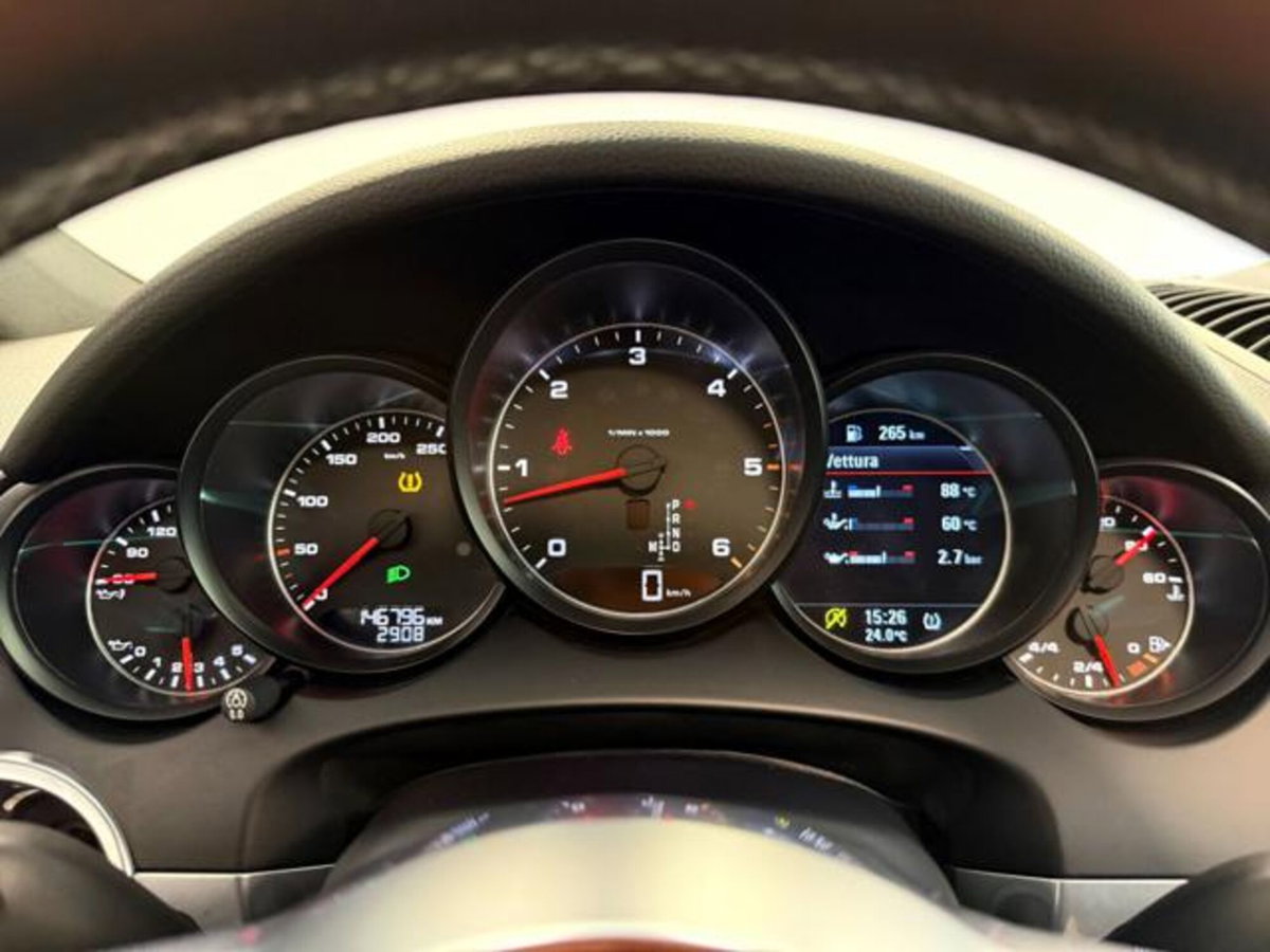 Porsche Cayenne 3.0 Diesel Platinum Edition (18)