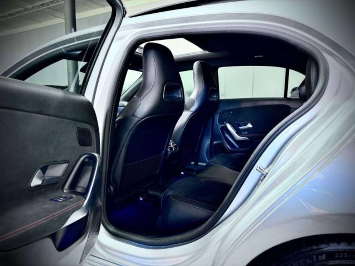 Mercedes-Benz Classe A 180 d Premium (14)