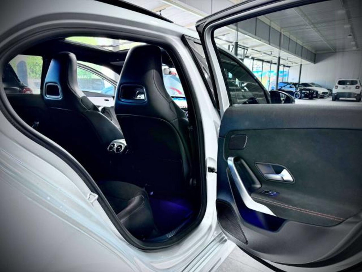 Mercedes-Benz Classe A 180 d Premium (15)
