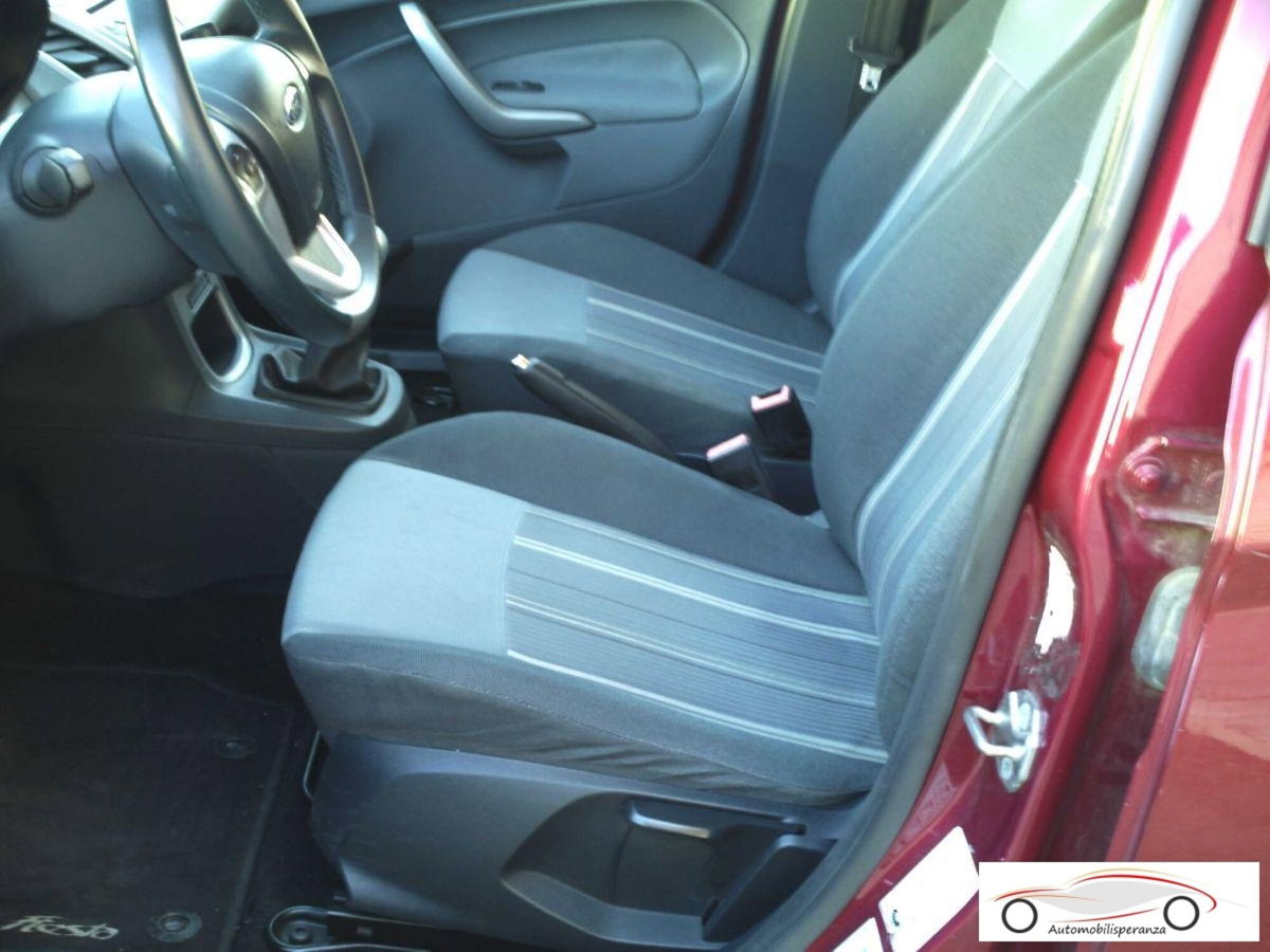 Ford Fiesta 1.4 TDCi 68CV 5 porte Titanium (4)