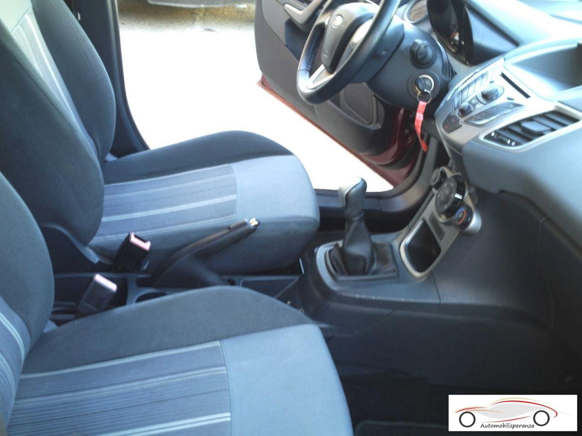 Ford Fiesta 1.4 TDCi 68CV 5 porte Titanium (7)