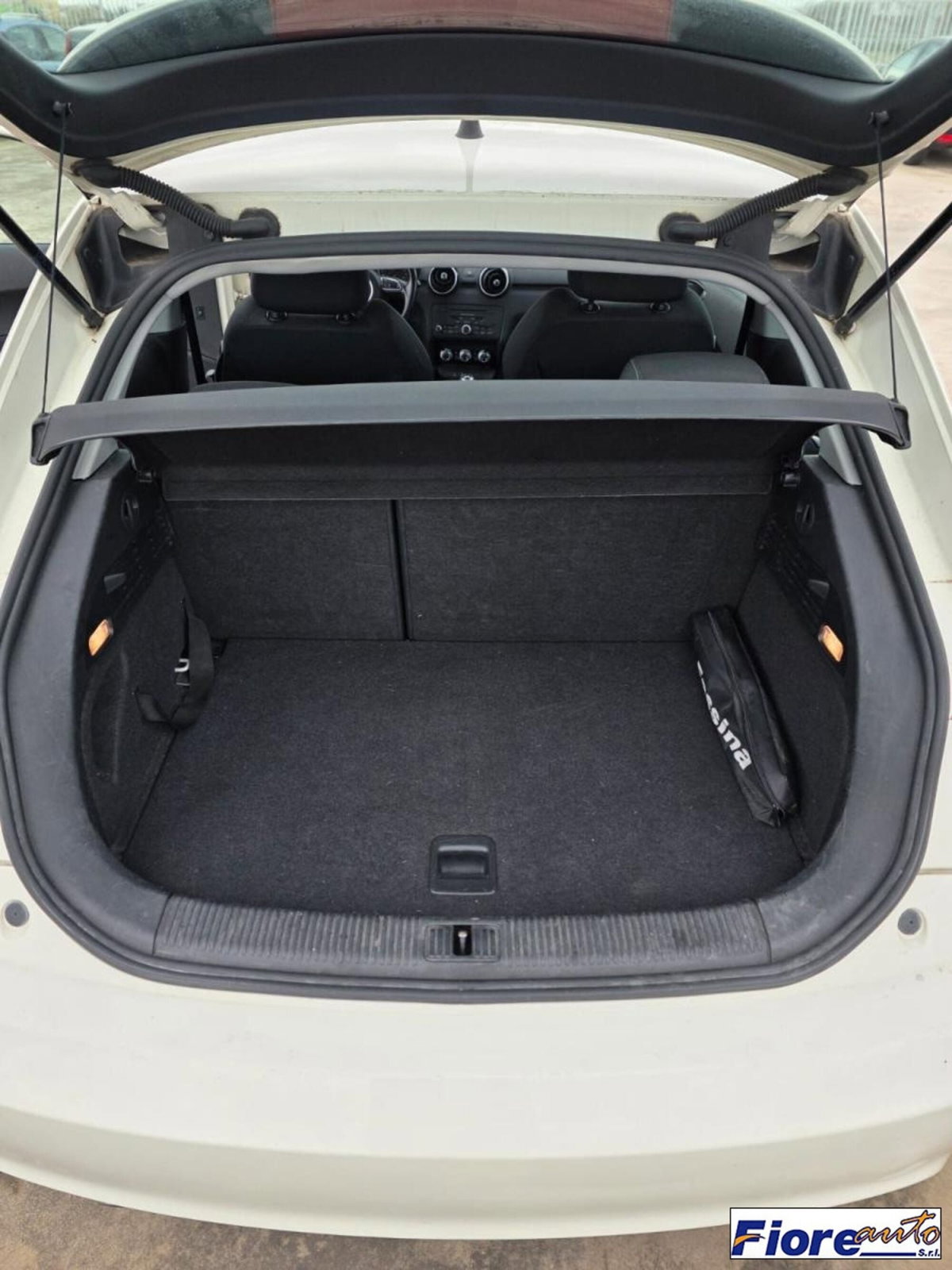 Audi A1 1.6 TDI 105 CV Attraction (11)