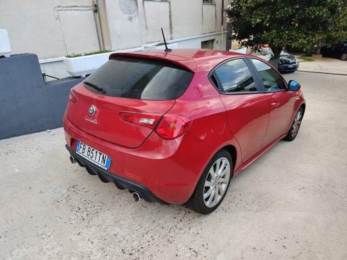 Alfa Romeo Giulietta 2.0 JTDm Giulietta 150cv (2)