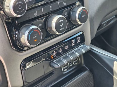 Ram Ram Pick-up Ram 1500 5.7 V8 Crew Cab Big Horn Black 395cv at8 (13)
