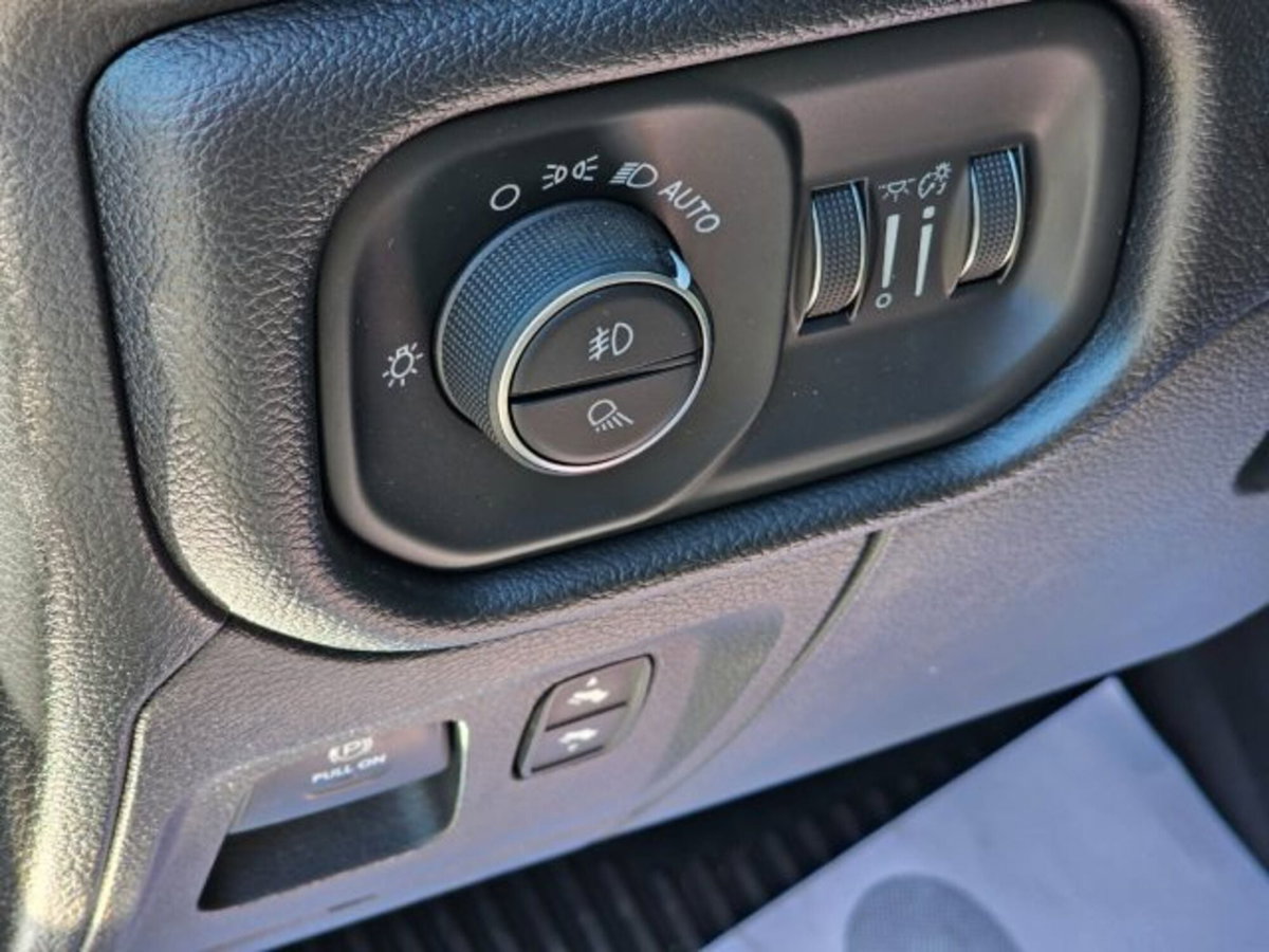 Ram Ram Pick-up Ram 1500 5.7 V8 Crew Cab Big Horn Black 395cv at8 (14)