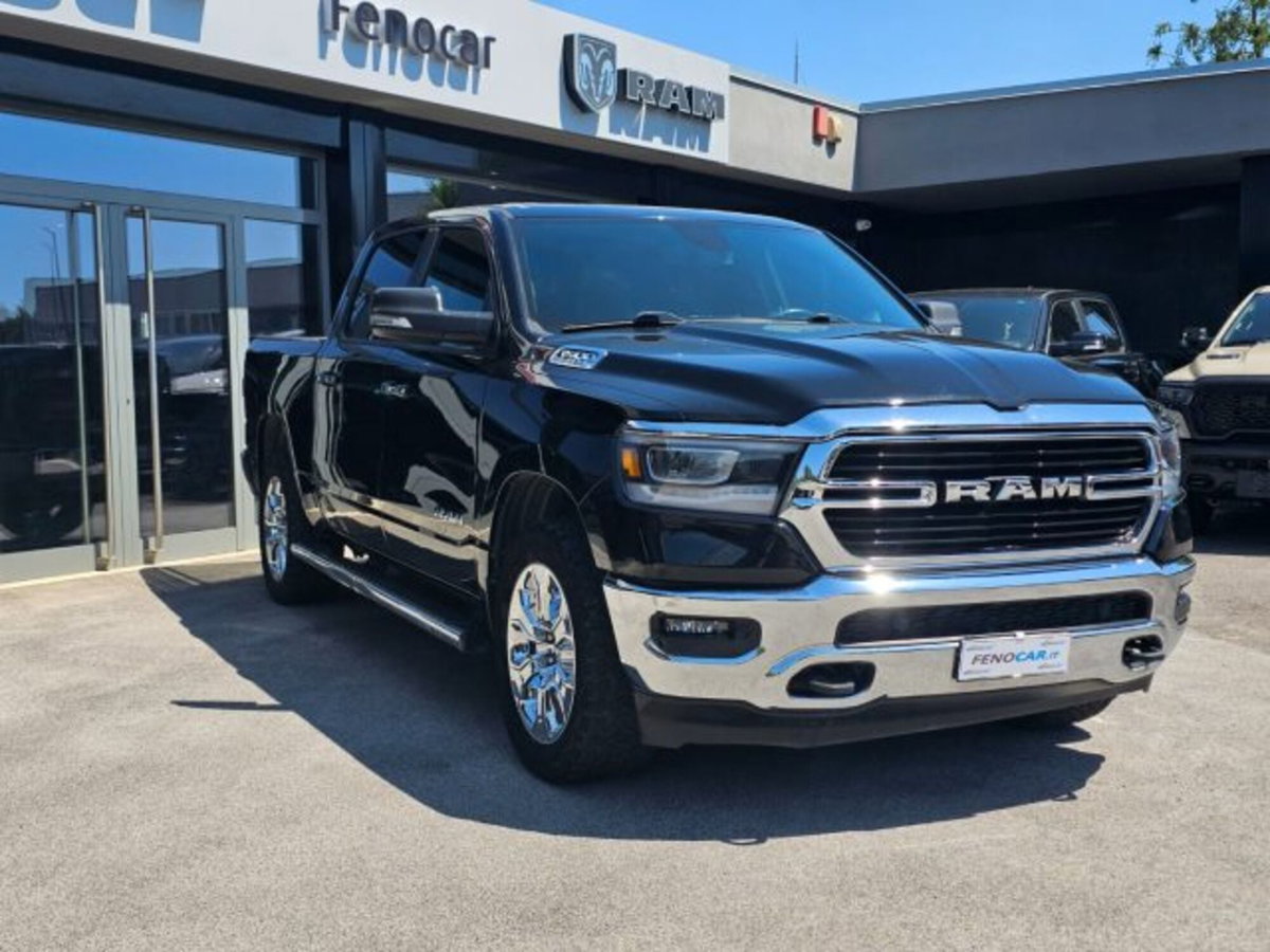 Ram Ram Pick-up Ram 1500 5.7 V8 Crew Cab Big Horn Black 395cv at8 (3)