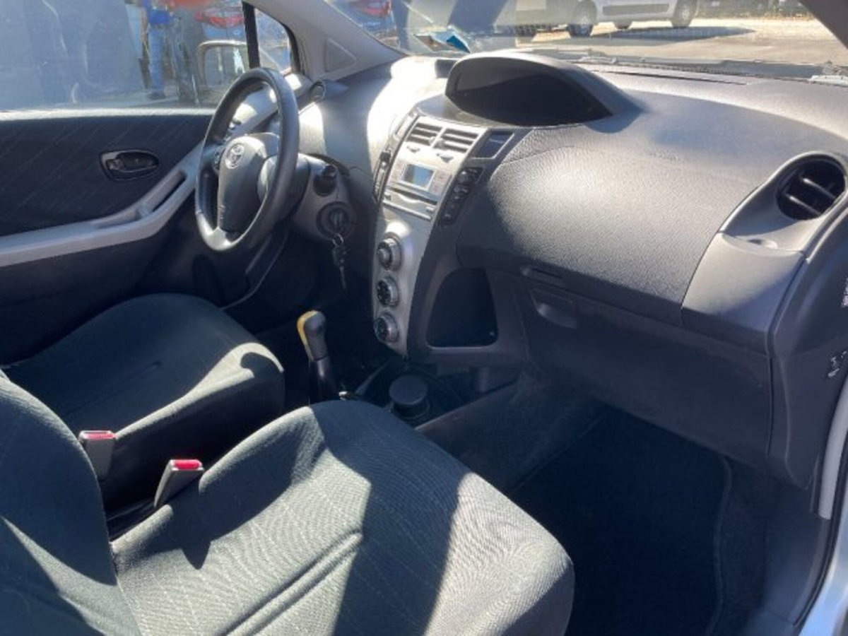 Toyota Yaris 1.3i 16V cat Luna '03 (7)