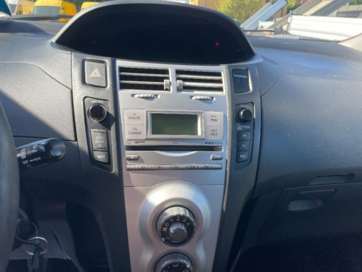 Toyota Yaris 1.3i 16V cat Luna '03 (9)