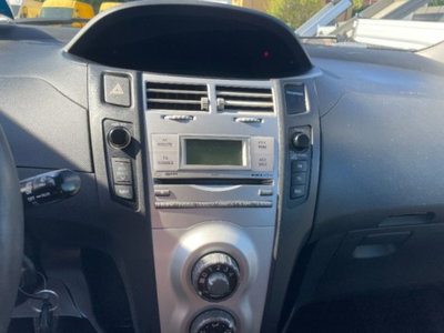 Toyota Yaris 1.3i 16V cat Luna '03 (9)