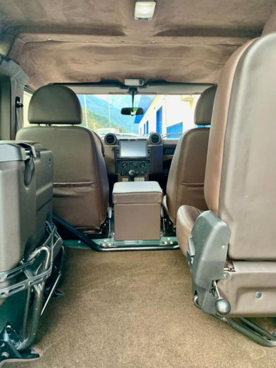 Land Rover Defender 90 2.4 TD4 Station Wagon SE (12)
