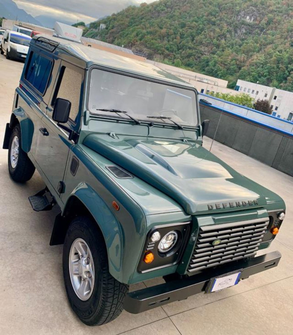 Land Rover Defender 90 2.4 TD4 Station Wagon SE (15)
