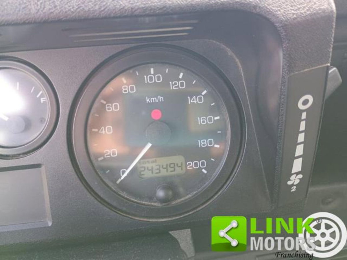 Land Rover Defender 110 2.5 Td5 cat Station Wagon S (19)