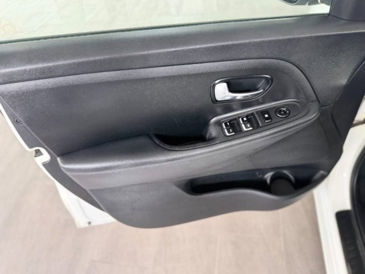 Kia Carens 1.7 CRDi 115 CV Class (15)