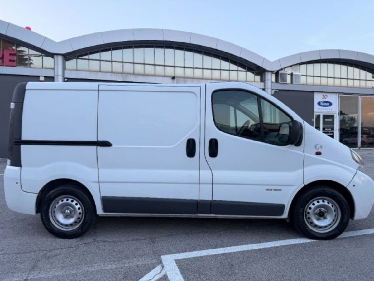 Renault Trafic Furgone T27 1.9 dCi/100CV PC-TN Combi (4)