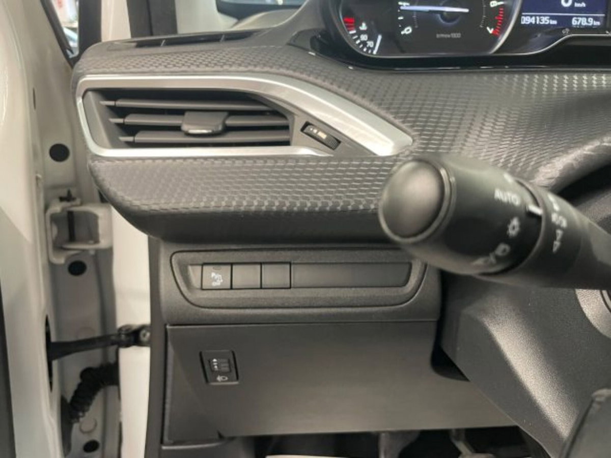 Peugeot 208 VTi 82 CV 5 porte Allure (14)