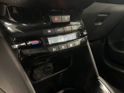 Peugeot 208 VTi 82 CV 5 porte Allure (15)