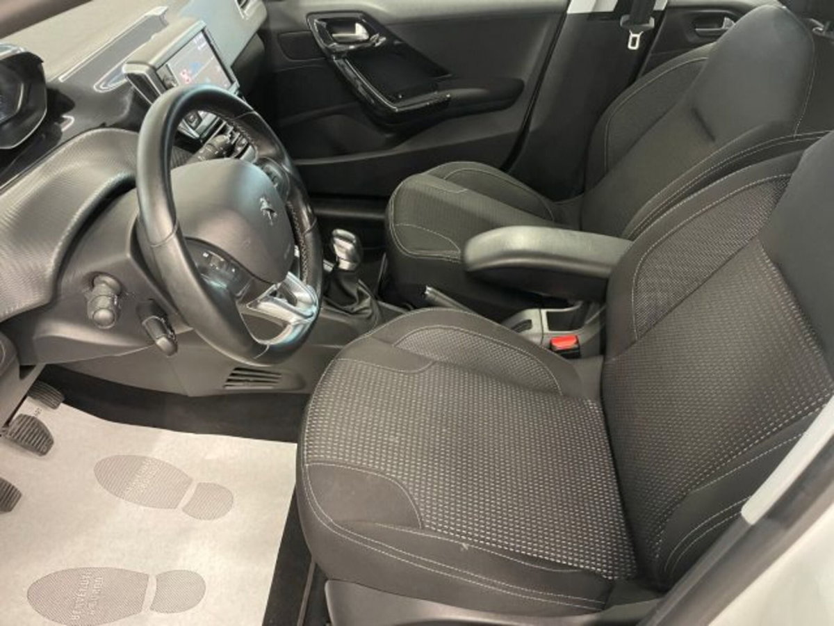 Peugeot 208 VTi 82 CV 5 porte Allure (2)