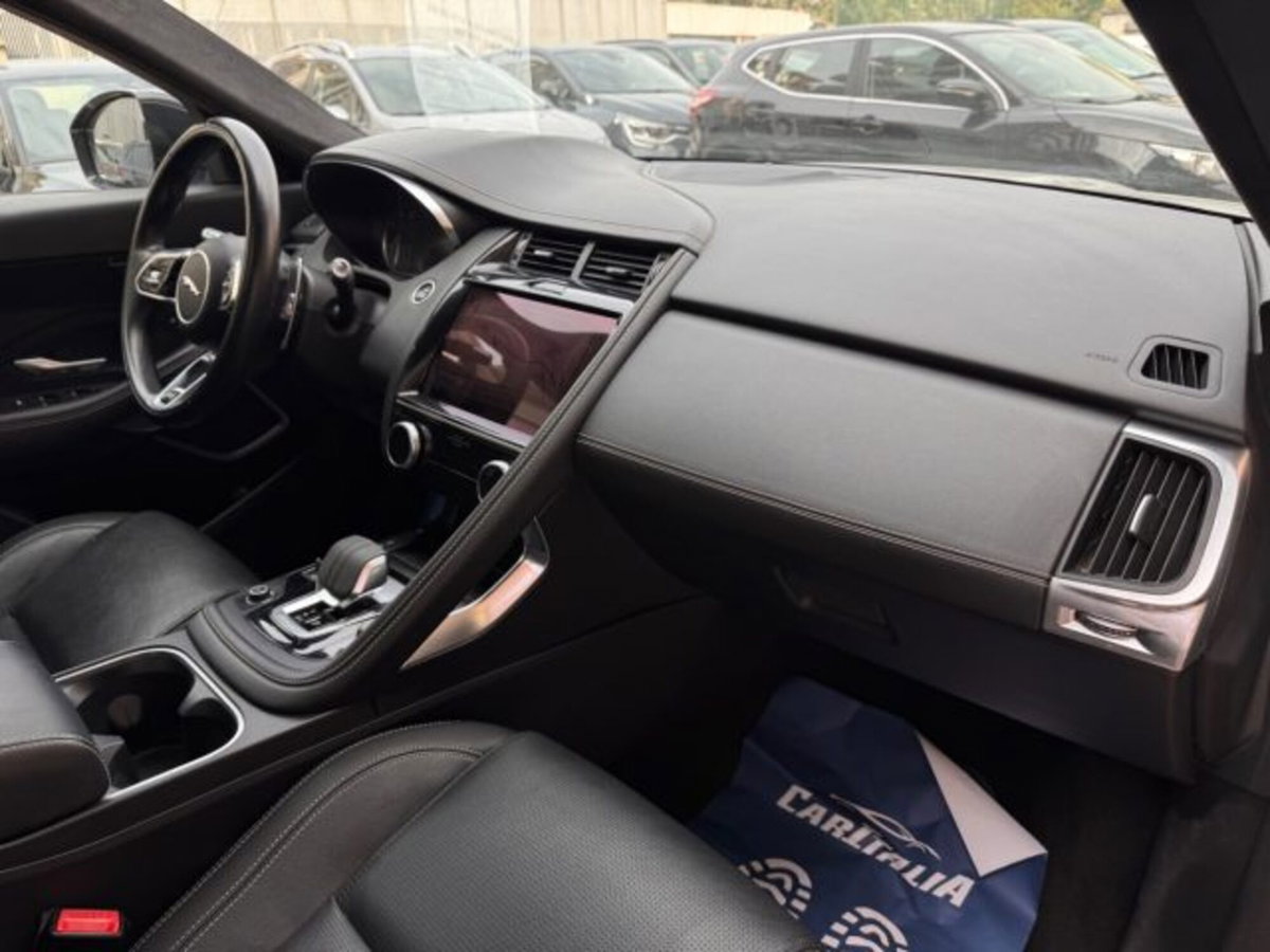 Jaguar E-Pace 2.0D I4 163 CV AWD Auto R-Dynamic Black (11)