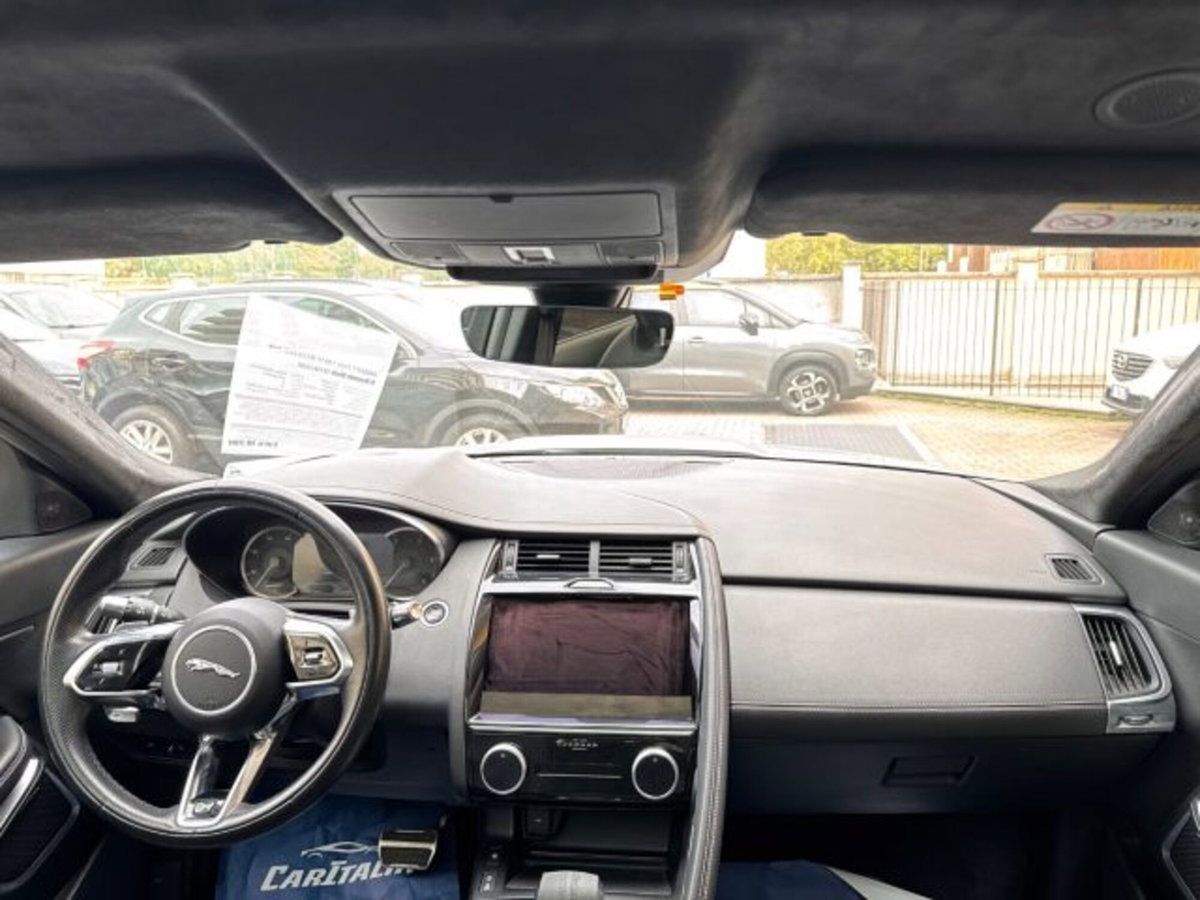 Jaguar E-Pace 2.0D I4 163 CV AWD Auto R-Dynamic Black (8)