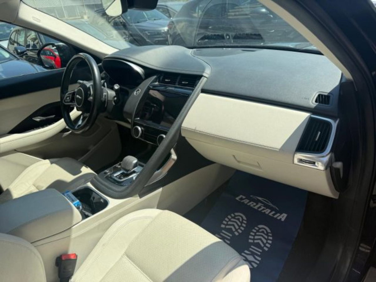 Jaguar E-Pace 2.0D I4 163 CV AWD Auto (14)