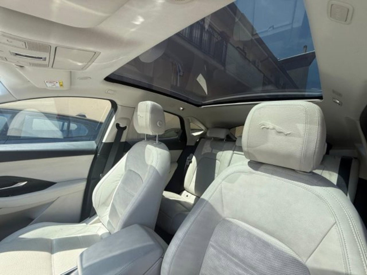 Jaguar E-Pace 2.0D I4 163 CV AWD Auto (8)