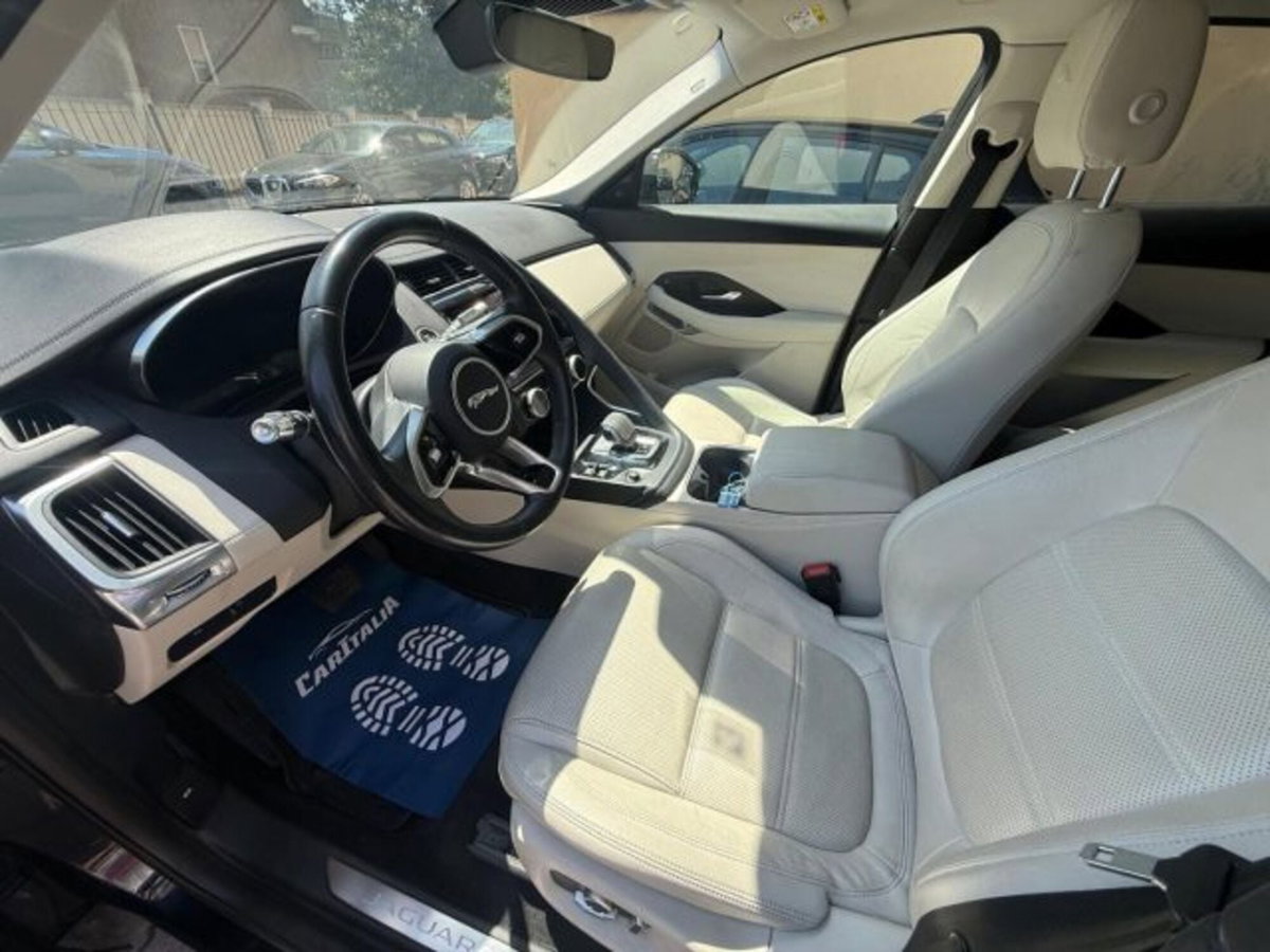 Jaguar E-Pace 2.0D I4 163 CV AWD Auto (9)
