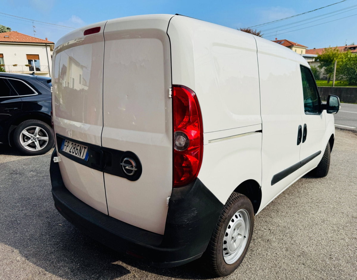 Opel Combo Tour CDTi 95CV PC-TA Cosmo (8)