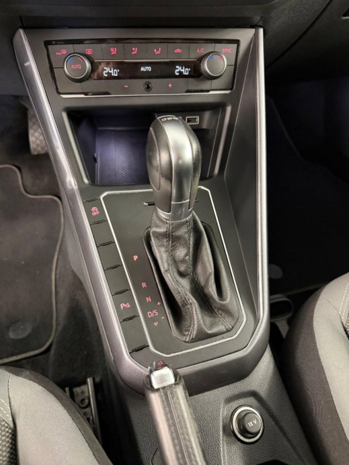 Volkswagen Polo 1.0 tsi R-Line 115cv dsg (12)