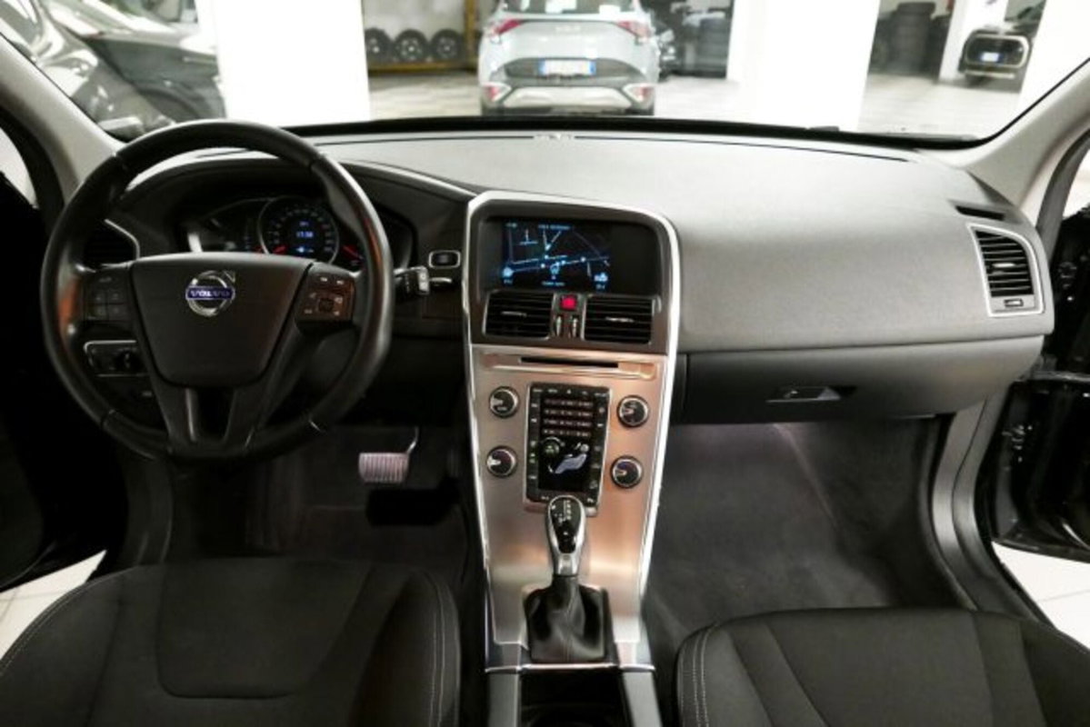 Volvo XC60 D4 AWD Geartronic Kinetic (6)