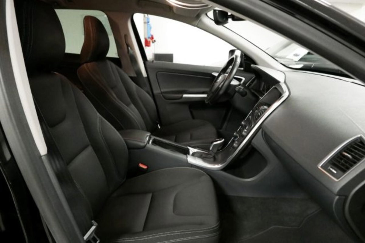 Volvo XC60 D4 AWD Geartronic Kinetic (8)