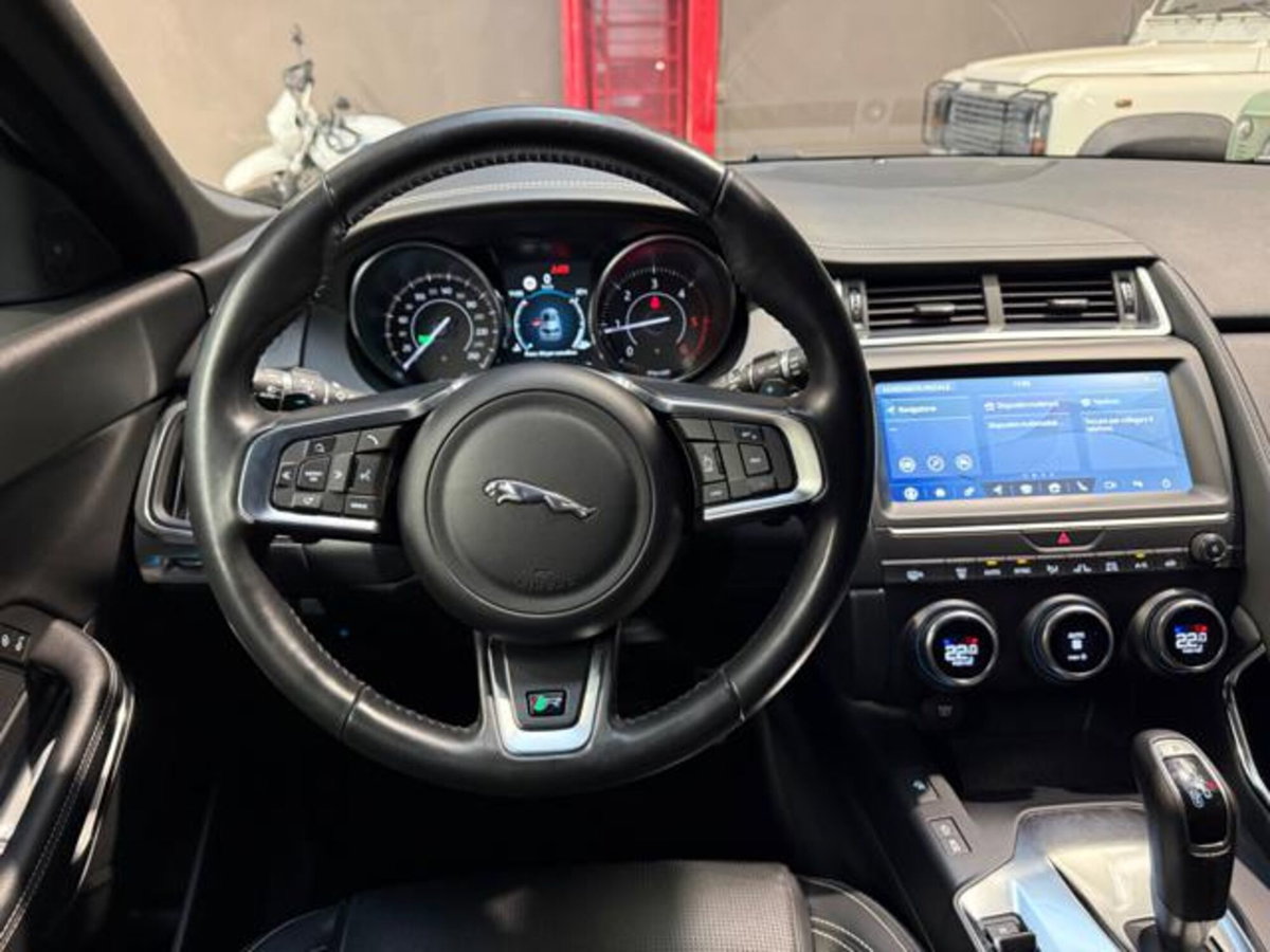 Jaguar E-Pace 2.0D 150 CV AWD aut. R-Dynamic S (12)