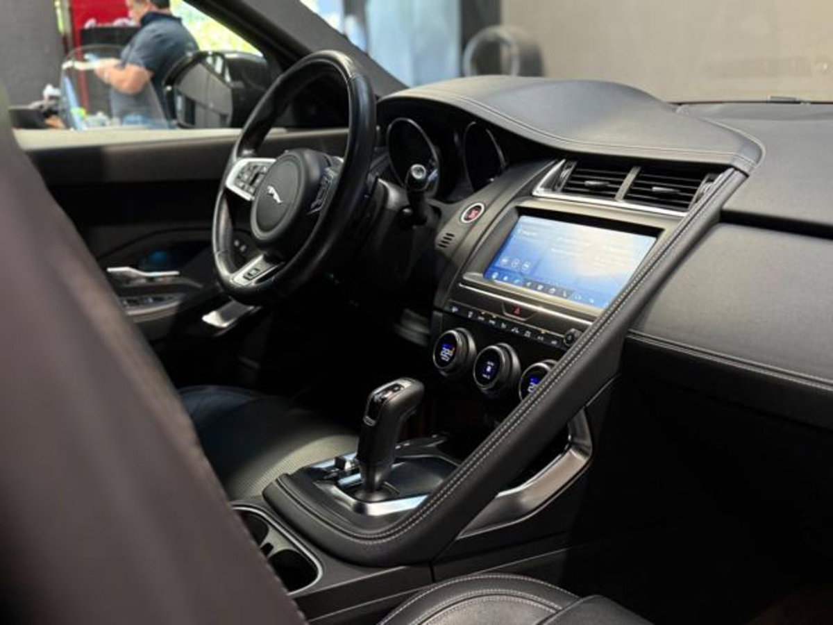 Jaguar E-Pace 2.0D 150 CV AWD aut. R-Dynamic S (14)