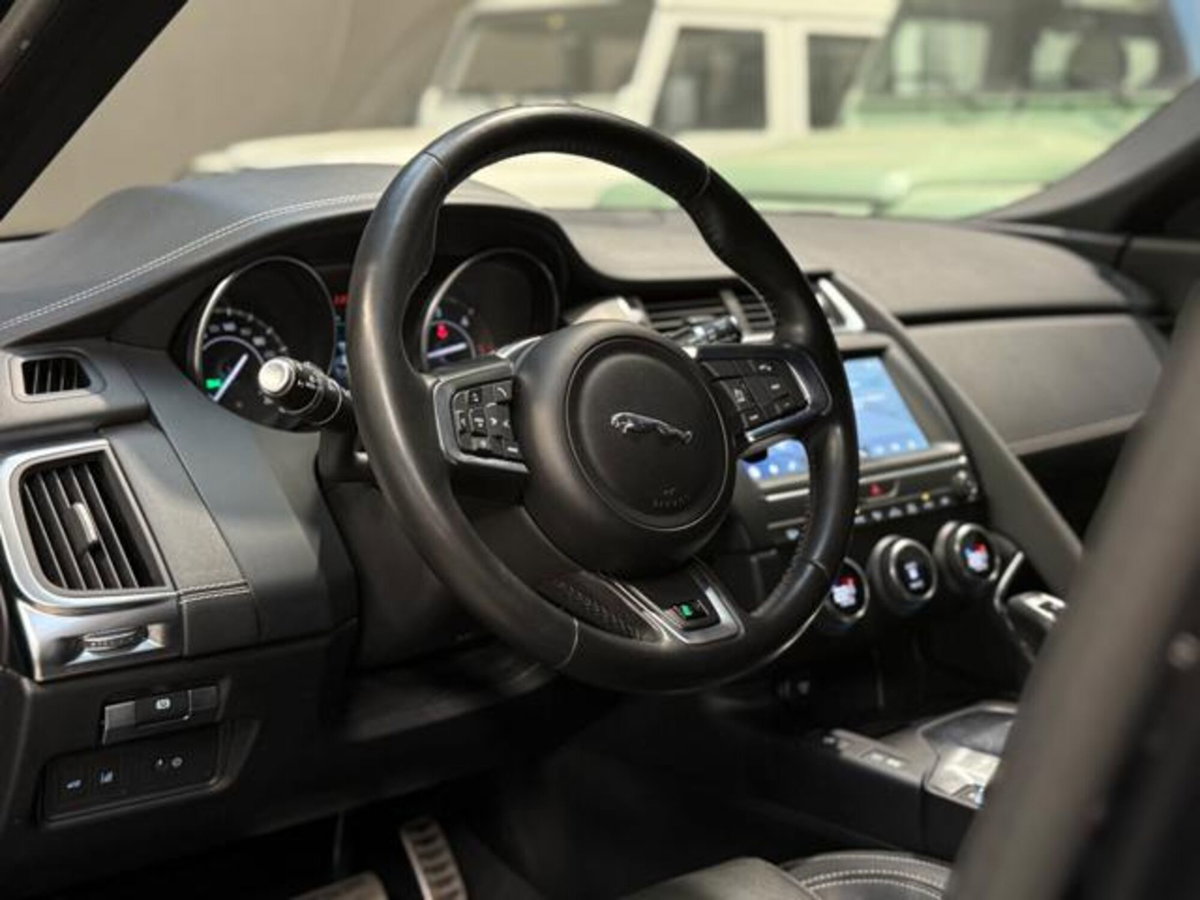 Jaguar E-Pace 2.0D 150 CV AWD aut. R-Dynamic S (9)