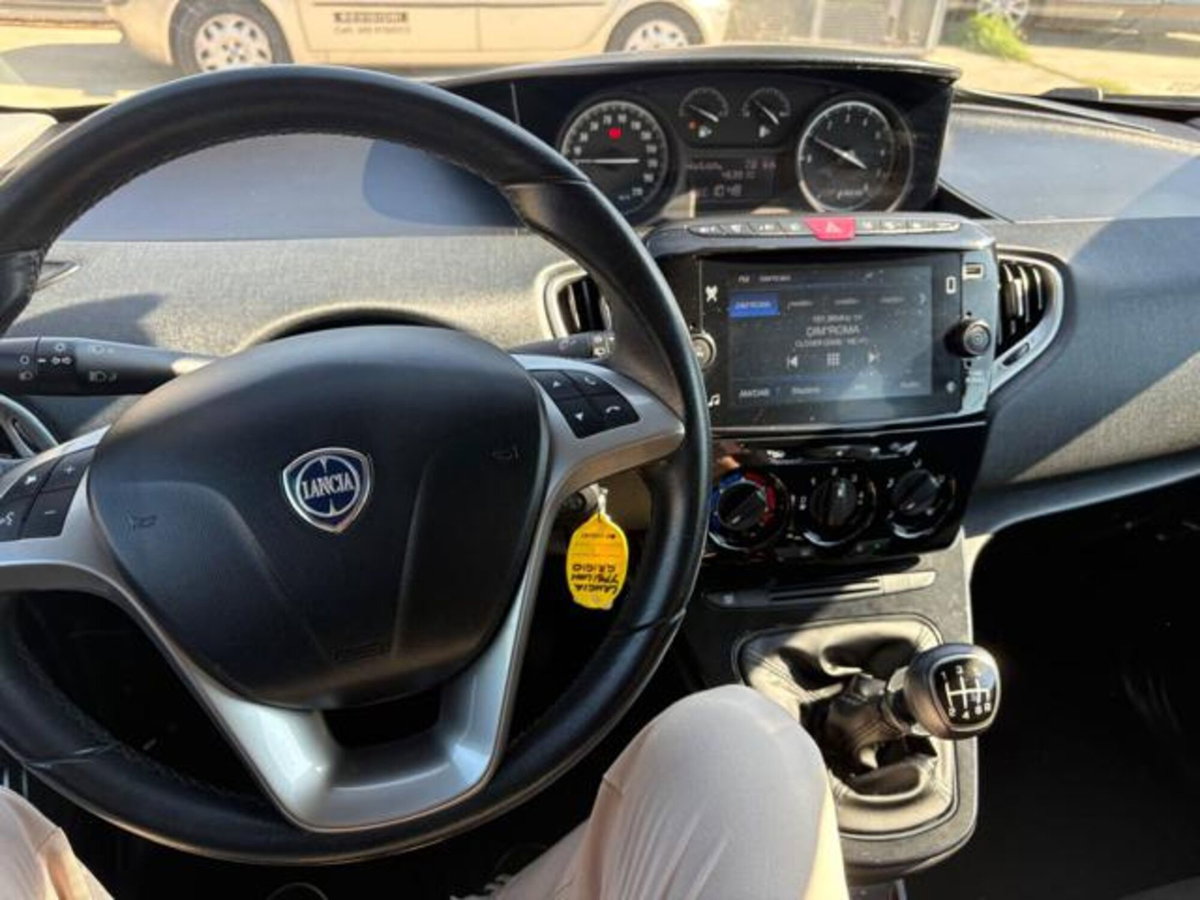 Lancia Ypsilon 1.0 FireFly 5 porte S&S Hybrid Ecochic Gold (15)