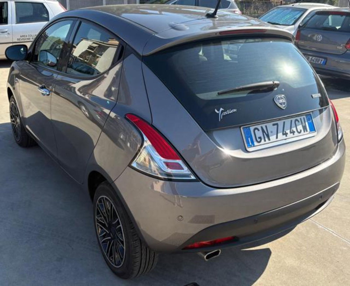 Lancia Ypsilon 1.0 FireFly 5 porte S&S Hybrid Ecochic Gold (3)