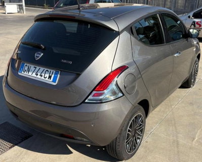 Lancia Ypsilon 1.0 FireFly 5 porte S&S Hybrid Ecochic Gold (5)