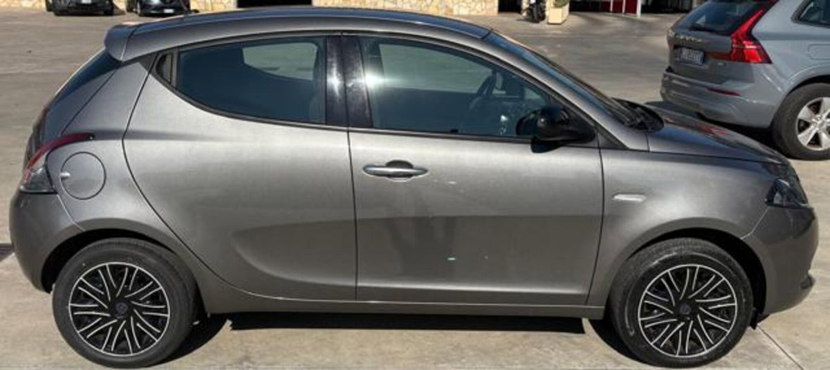 Lancia Ypsilon 1.0 FireFly 5 porte S&S Hybrid Ecochic Gold (6)