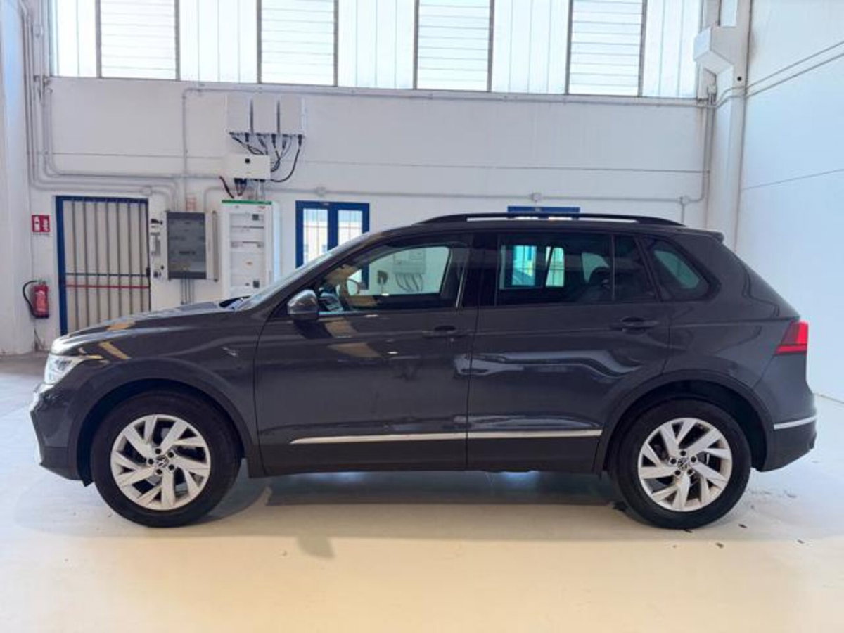 Volkswagen Tiguan 2.0 TDI 150 CV SCR DSG 4MOTION Elegance (2)