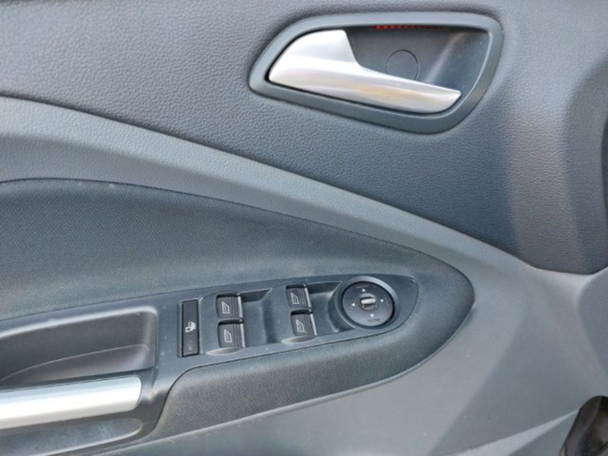 Ford C-Max 1.6 TDCi 115CV Titanium (16)