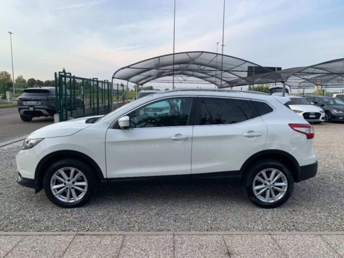 Nissan Qashqai 1.6 dCi 4WD 360 (2)