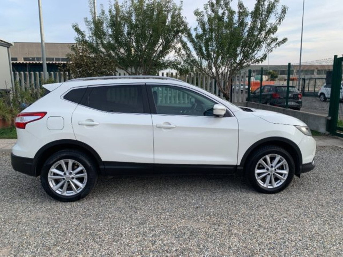 Nissan Qashqai 1.6 dCi 4WD 360 (6)