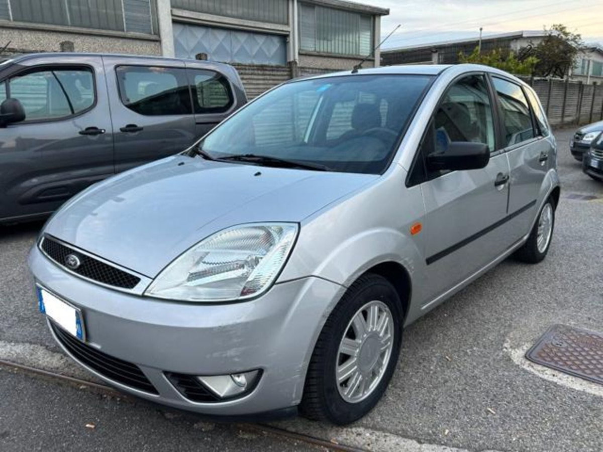 Ford Fiesta 1.2 16V 5p. Ghia (2)