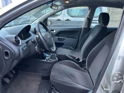 Ford Fiesta 1.2 16V 5p. Ghia (5)