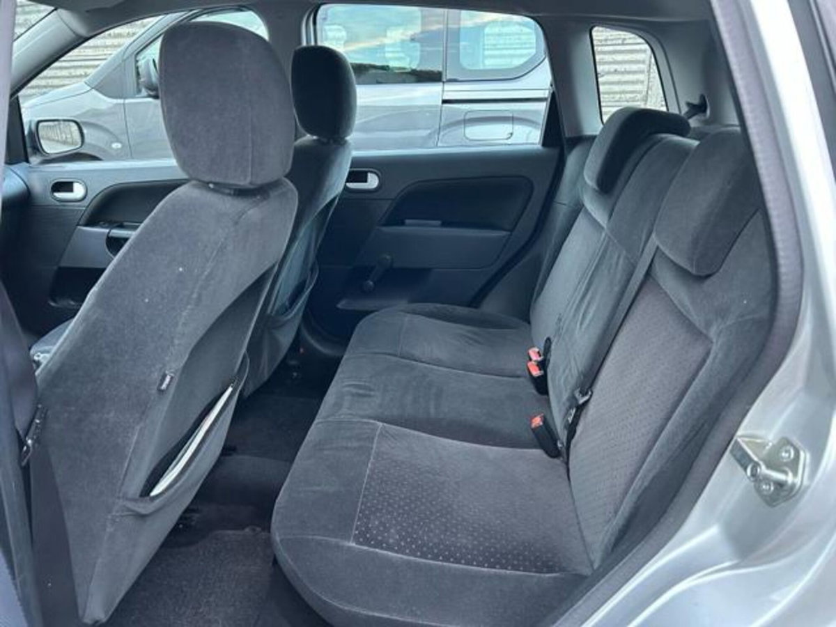 Ford Fiesta 1.2 16V 5p. Ghia (6)