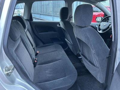 Ford Fiesta 1.2 16V 5p. Ghia (8)