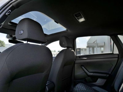 Volkswagen Taigo 1.0 tsi R-Line 115cv (8)