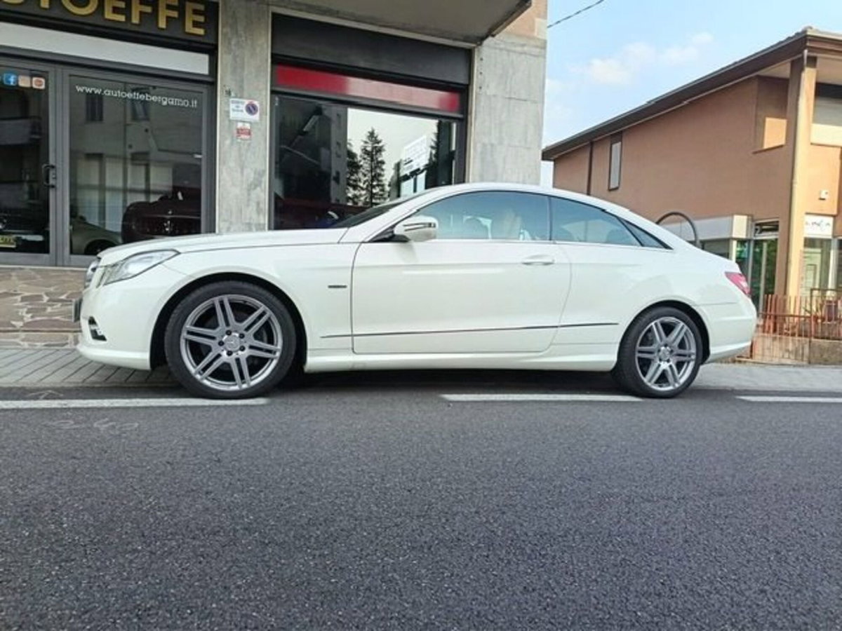 Mercedes-Benz Classe E Coupé 350 CGI Coupé BlueEFFICIENCY Avantgarde
